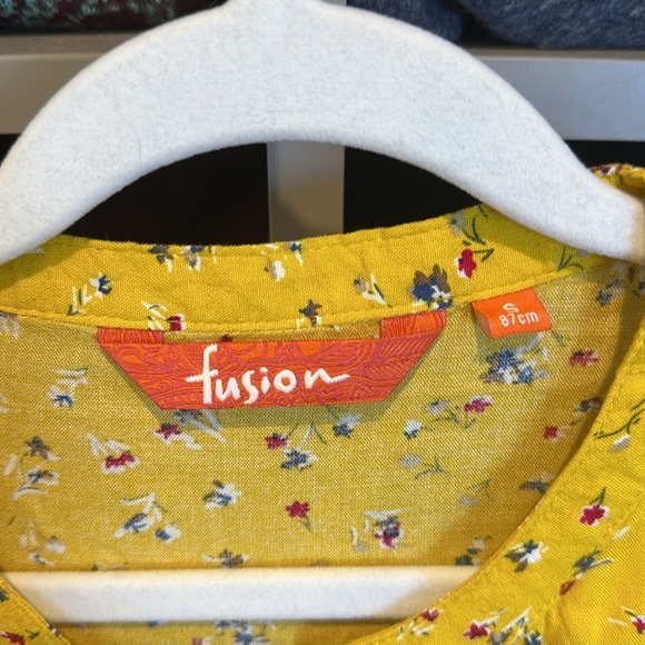 Fusion yellow floral sleeveless button down midi dress size S - Picture 2 of 3